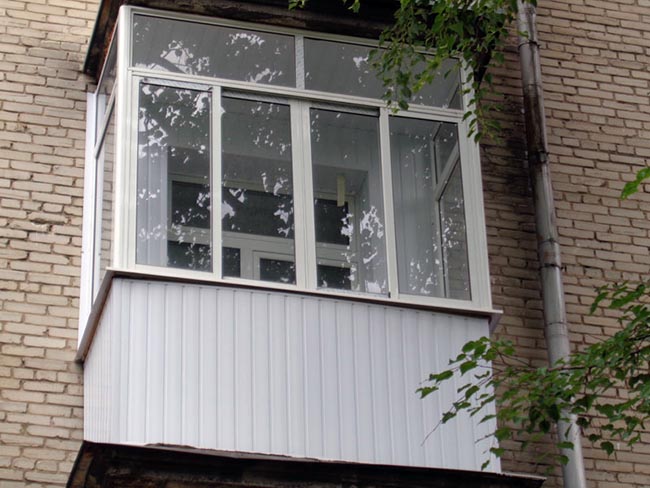 Сколько стоит застеклить балкон в хрущевке - низкие цены Красноармейск