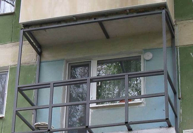 Альтернативное остекление балкона оргстеклом вместо стекла Красноармейск