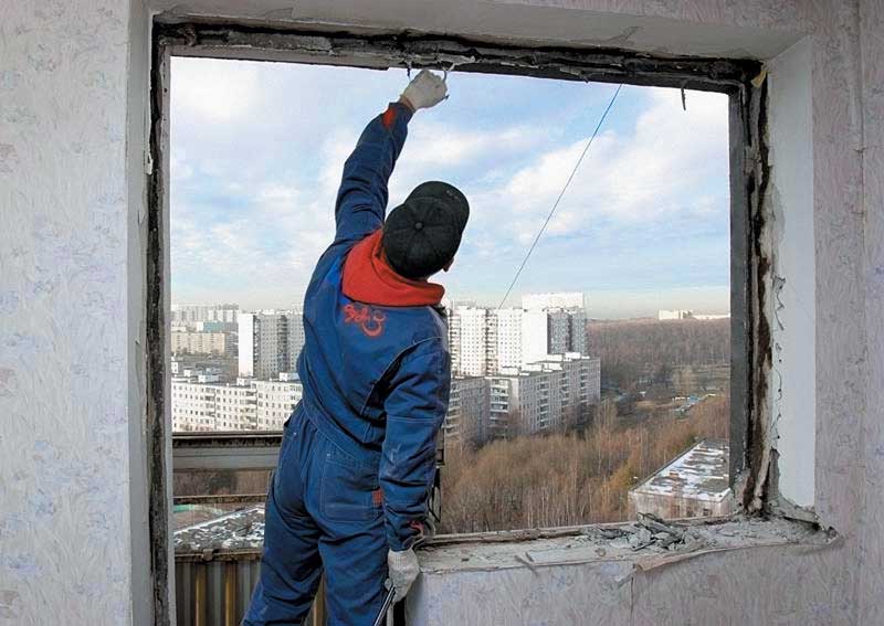 Демонтаж старого остекления балкона Красноармейск
