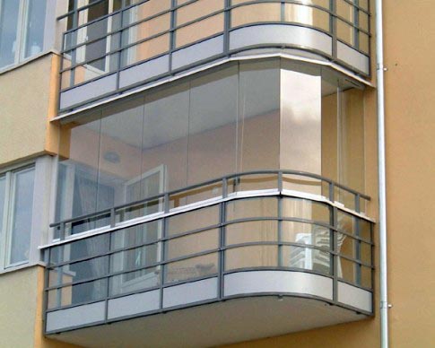 Сплошное безрамное остекление балкона без рам Красноармейск